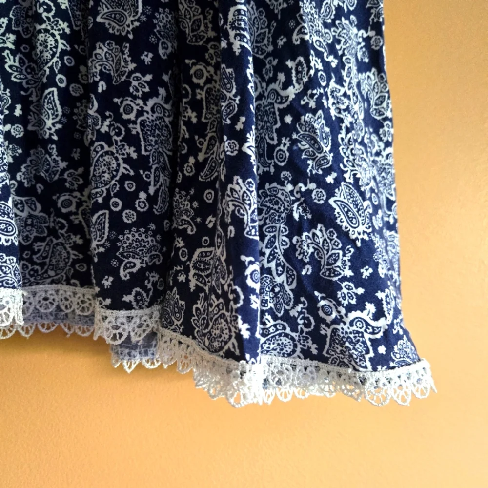 Shoreline Paisley Skirt, size L/XL.